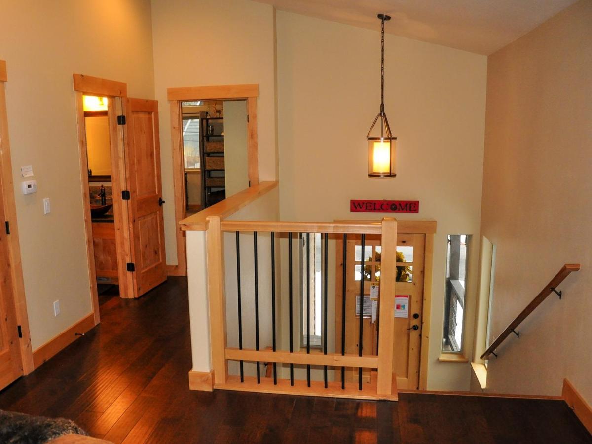 Popular attractions Area Nearby Property